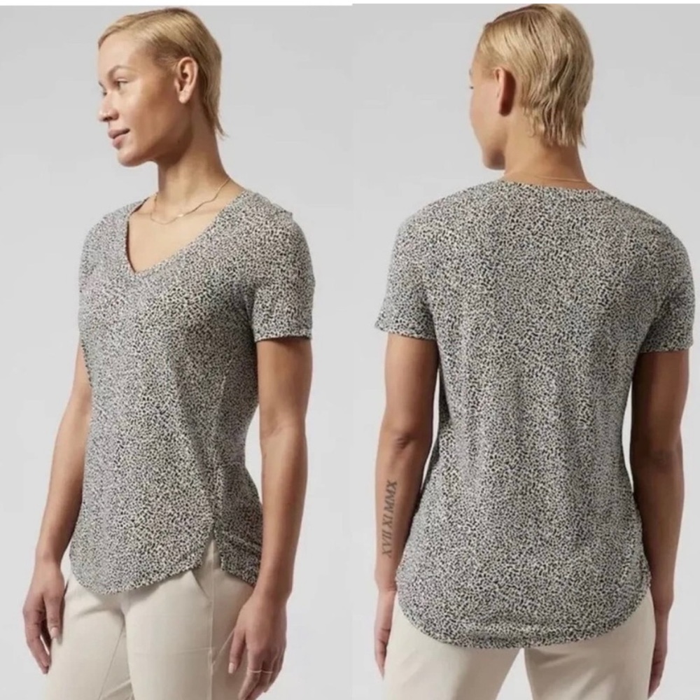 Athleta breezy scoop v-neck micro cheetah print